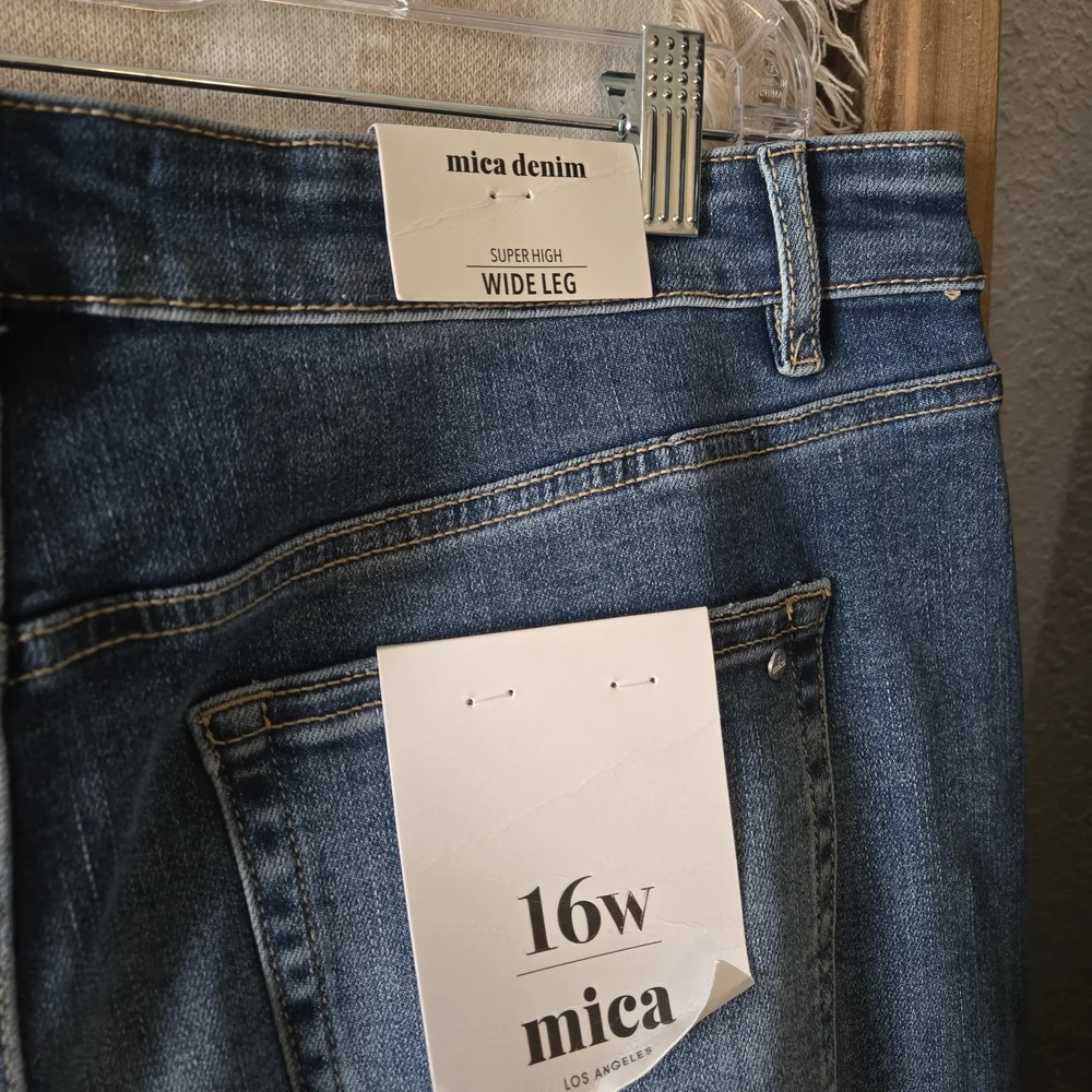 Mica Wide Leg Jeans in Medium Blue - Picture 4 of 4